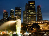 Merlion Fountain with Statue of Half Lion and Fish, with City Buildings Beyond, Southeast Asia Photographie par Richard Nebesky
