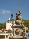 Baroque Plague Column and 19th Century Spa Buildings in Spa Town of Karlovy Vary, West Bohemia Photographie par Richard Nebesky