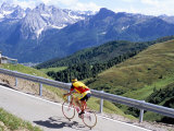 Cyclist Riding Over Sella Pass, 2244M, Dolomites, Alto Adige, Italy Photographie par Richard Nebesky