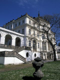 Exterior of Ploskovice Chateau, Bohemia, Czech Republic Photographie par Richard Nebesky