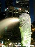 Merlion Fountain with Statue of Half Lion and Fish, with City Buildings Beyond, Southeast Asia Photographie par Richard Nebesky