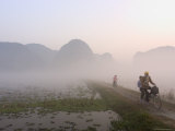Bicycles in the Morning Mist at Sunrise, Limestone Mountain Scenery, Tam Coc, South of Hanoi Lámina fotográfica por Christian Kober
