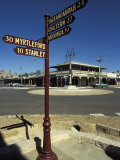 Direction Signs at Corner of Ford and Albert Streets, Beechworth, Victoria, Australia Photographie par Richard Nebesky