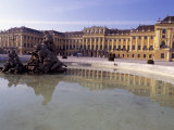 Exterior of the Schloss Schonbrunn, with Fountain and Pool in Front, Vienna Photographie par Richard Nebesky