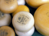 Close-Up of Dutch Cheeses, Amsterdam, the Netherlands (Holland) Photographie par Richard Nebesky