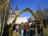 Easter Decorations on Old Town Square, Stare Mesto, Prague, Czech Republic Photographie par Richard Nebesky