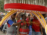 Pilgrims During the Hindu Thaipusam Festival at Sri Subramaniyar Swami Temple Photographie par Richard Nebesky