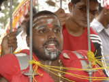 Pilgrim in Trance, During Hindu Thaipusam Festival, Selangor Photographie par Richard Nebesky