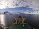 Antarctic Dream Ship, Gerlache Strait, Antarctic Peninsula, Antarctica, Polar Regions Lámina fotográfica por Sergio Pitamitz