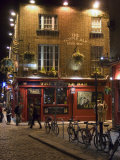 The Temple Bar Pub, Temple Bar, Dublin, County Dublin, Republic of Ireland (Eire) Fotografie-Druck von Sergio Pitamitz