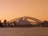 Opera House and Harbour Bridge, Sydney, New South Wales, Australia Fotografie-Druck von Sergio Pitamitz