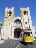 Electrico (Electric Tram) in Front of the Se Cathedral, Lisbon, Portugal Photographie par Yadid Levy