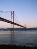 Ponte 25 De Abril Over the River Tagus, Lisbon, Portugal Photographie par Yadid Levy