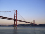 Ponte 25 De Abril Over the River Tagus, Lisbon, Portugal Photographie par Yadid Levy