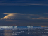 Iceberg and Pack Ice, Weddell Sea, Antarctic Peninsula, Antarctica, Polar Regions Lámina fotográfica por Thorsten Milse Iceberg and Pack Ice, Weddell Sea, Antarctic Peninsula, Antarctica, Polar Regions Lámina fotográfica por Thorsten Milse