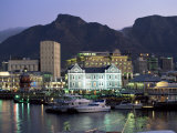 The Victoria and Alfred Waterfront, in the Evening, Cape Town, South Africa, Africa Photographie par Yadid Levy