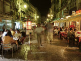 People Sitting at Sul Restaurant, Rue Do Norte, Bairro Alto, Lisbon, Portugal Photographie par Yadid Levy