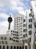 The Neuer Zollhof Building by Frank Gehry at the Medienhafen, Dusseldorf, North Rhine Westphalia Photographie par Yadid Levy