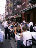 People Sitting at an Outdoor Restaurant, Little Italy, Manhattan, New York State Photographie par Yadid Levy
