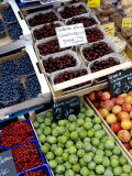 Fruit, Vegetable and Flower Market in the Altstadt, Dusseldorf, North Rhine Westphalia, Germany Photographie par Yadid Levy
