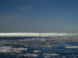 Iceberg and Pack Ice, Weddell Sea, Antarctic Peninsula, Antarctica, Polar Regions Lámina fotográfica por Thorsten Milse Iceberg and Pack Ice, Weddell Sea, Antarctic Peninsula, Antarctica, Polar Regions Lámina fotográfica por Thorsten Milse