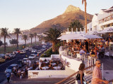 Camps Bay with Lions Head Mountain in Background, Cape Town, South Africa, Africa Photographie par Yadid Levy