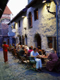 Outdoor Restaurant, Old Town, Tallinn, Estonia, Baltic States Photographie par Yadid Levy
