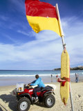 Swimming Flag and Patrolling Lifeguard at Bondi Beach, Sydney, New South Wales, Australia Fotografisk tryk af Robert Francis Swimming Flag and Patrolling Lifeguard at Bondi Beach, Sydney, New South Wales, Australia Fotografisk tryk af Robert Francis