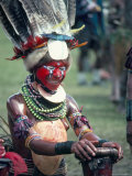 Traditional Facial Decoration and Head Dress of Feathers, Papua New Guinea Photographie par Ian Griffiths