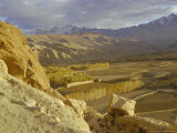 The Bamiyan Valley and the Koh-I-Baba Range of Mountains, Afghanistan Lámina fotográfica por Sybil Sassoon The Bamiyan Valley and the Koh-I-Baba Range of Mountains, Afghanistan Lámina fotográfica por Sybil Sassoon
