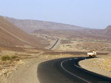 Rift Valley Faults in Desert Crossed by Road to Addis Ababa, Afar Triangle, Djibouti, Africa Fotografisk tryk af Tony Waltham