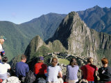 Tourists Looking out Over Machu Picchu, Unesco World Heritage Site, Peru, South America Photographie par Jane Sweeney