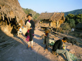 Hmong Village of Ban Mak Phoun, Between Udomoxai (Udom Xai) and Luang Nam Tha, Laos, Indochina Photographie par Jane Sweeney