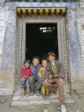 Group of Children from Village, Chedadong, Tibet, China Photographie par Doug Traverso