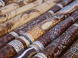 Hand Painted Didgeridoos, Aboriginal Musical Instrument, Australia Fotografie-Druck von D H Webster