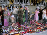Selling Traditional Textiles for Weddings, Urgut, Uzbekistan, Central Asia Photographie par Occidor Ltd 