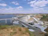 Alqueva Dam, Portugal's Largest Dam, Near the Spanish Border, Alentejo Region, Portugal Lámina fotográfica por R H Productions Alqueva Dam, Portugal's Largest Dam, Near the Spanish Border, Alentejo Region, Portugal Lámina fotográfica por R H Productions