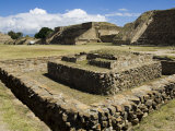 The Ancient Zapotec City of Monte Alban, Unesco World Heritage Site, Near Oaxaca City, Mexico Lámina fotográfica por R H Productions