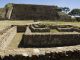 The Ancient Zapotec City of Monte Alban, Unesco World Heritage Site, Near Oaxaca City, Mexico Lámina fotográfica por R H Productions