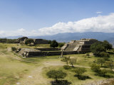 The Ancient Zapotec City of Monte Alban, Unesco World Heritage Site, Near Oaxaca City, Mexico Lámina fotográfica por R H Productions