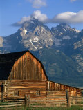 19th Century Mormon Row Barn Homestead in Grand Teton National Park, Wyoming Photographie par John Elk III