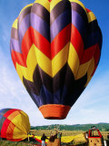 Balloon Landing, Napa Valley, California Lámina fotográfica por John Elk III