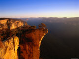 Hanging Rock Overlooking the Grose River Gorge Near the Town of Blackheath, Australia Photographie par Ross Barnett