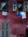 Laundry and Garlic Drying from Upstairs Window, Nice, Provence-Alpes-Cote d'Azur, France Fotografie-Druck von Jeffrey Becom