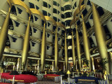 Burj Al Arab Atrium Lobby, Dubai, United Arab Emirates Photographie par Holger Leue