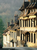 Row of Timbered Houses along Steep Hill, Lyons-La-Foret, Eure, Haute-Normandy, France Photographie par David Tomlinson