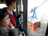 Passengers in Seoul Tower Cable Car, Namsan, Seoul, South Korea Lámina fotográfica por Anthony Plummer Passengers in Seoul Tower Cable Car, Namsan, Seoul, South Korea Lámina fotográfica por Anthony Plummer