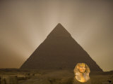 Cheops Pyramid and King Tut Image Superimposed on Sphinx at Night, Cairo Photographie par Holger Leue