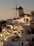 Restored Windmill Above Homes Photographie par Diana Mayfield