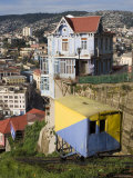 Ascensor Artilleria with City Buildings Beyond, Valparaiso, Valparaiso, Chile Fotoprint van Brent Winebrenner Ascensor Artilleria with City Buildings Beyond, Valparaiso, Valparaiso, Chile Fotoprint van Brent Winebrenner